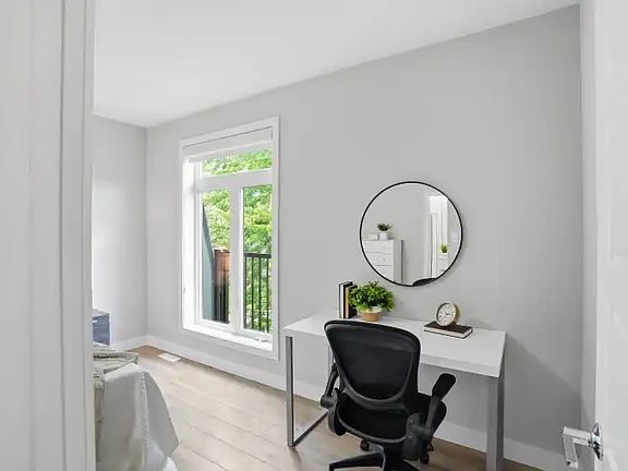 2nd image of 544 Windermere Rd #1