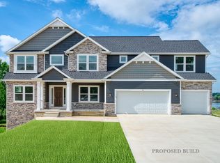 3 Peninsula Dr, Jackson, MI 49201