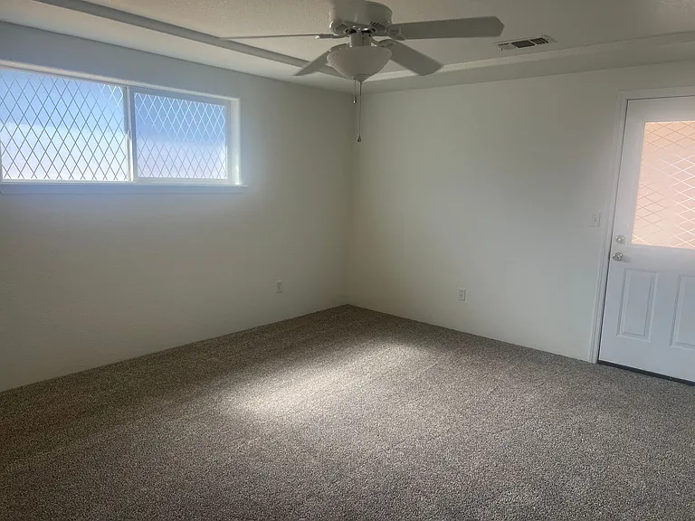 1460 Oxford Cir — Photo 7