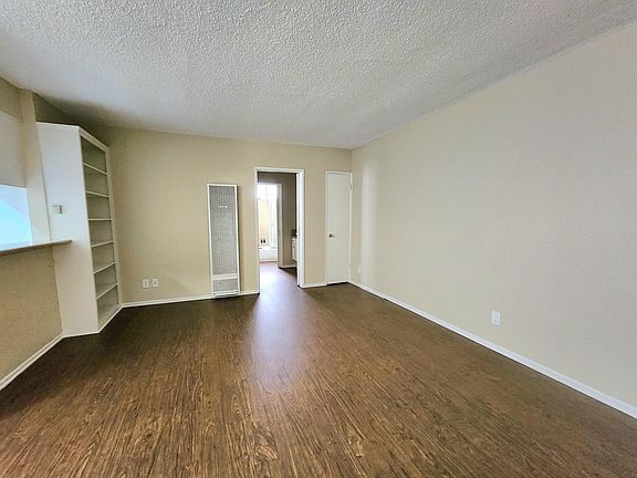 5th image of 458 S Harvard Blvd