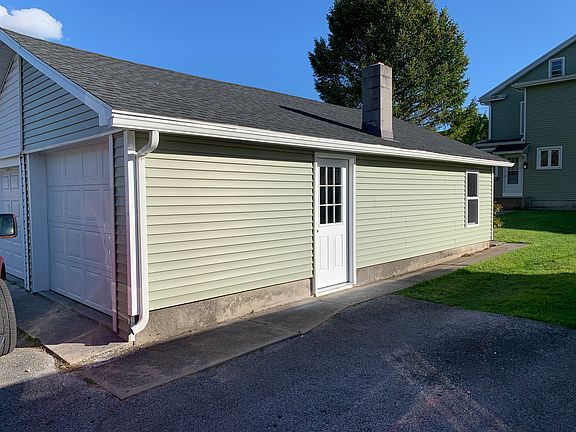 3rd image of 107 E Main St