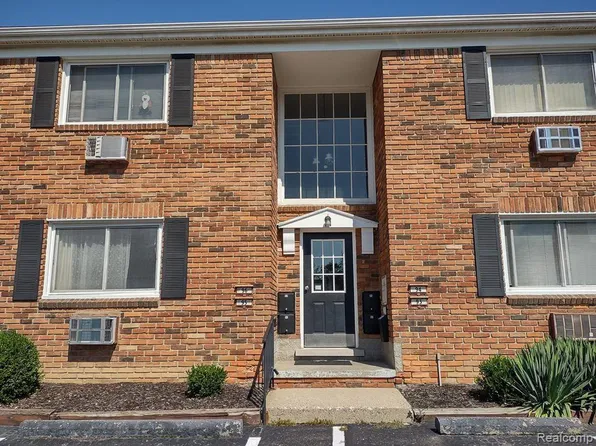 31831 Grand River Ave Unit 95, Farmington, MI 48336