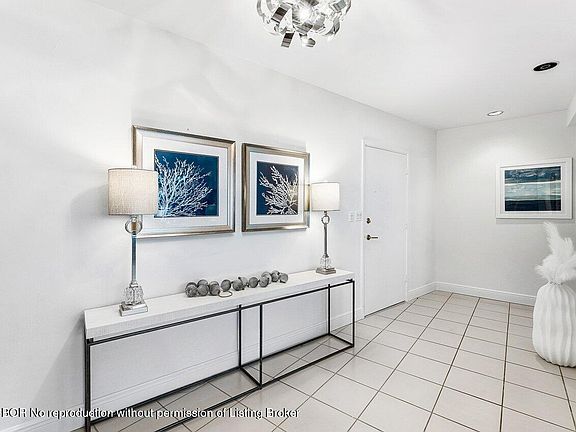 4th image of 44 Cocoanut Row #120B