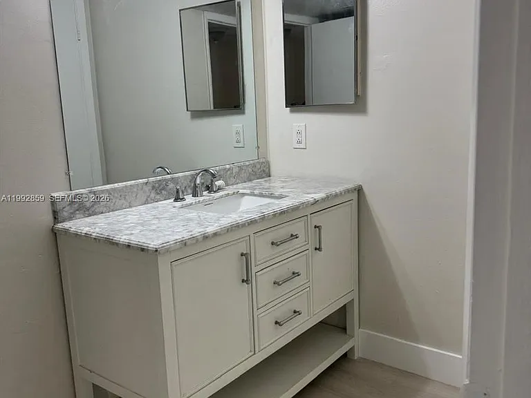 5760 Rock Island Rd #304 — Photo 4