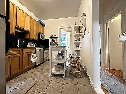 2nd image of 48 Perry St Unit 1R