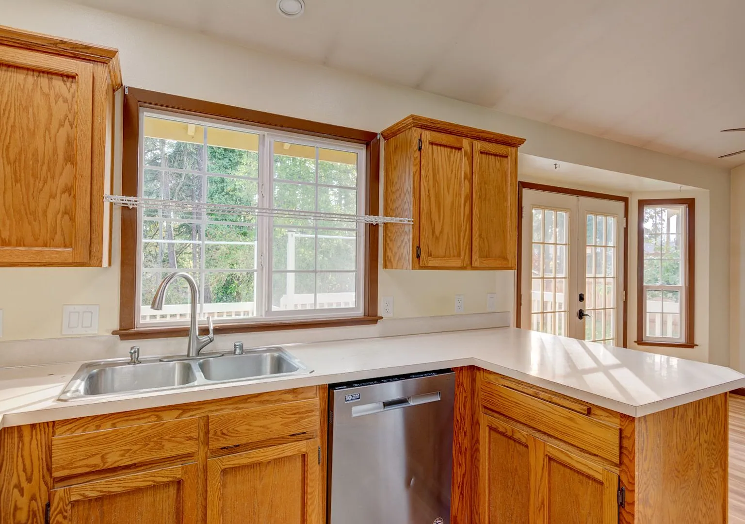 3 Bedroom 2.5 Bathroom Home — Photo 2