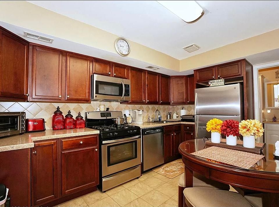 1st image of 339 Grantwood Ave Floor 2