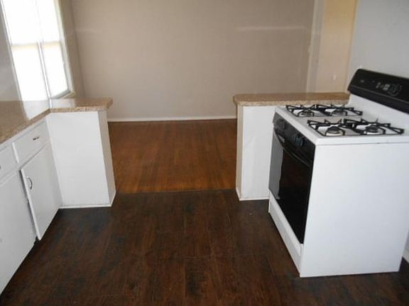 Kitchen & Dining Area