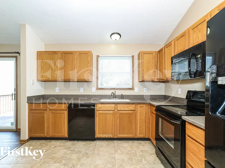 7104 Winchester Crossing Blvd — Photo 8