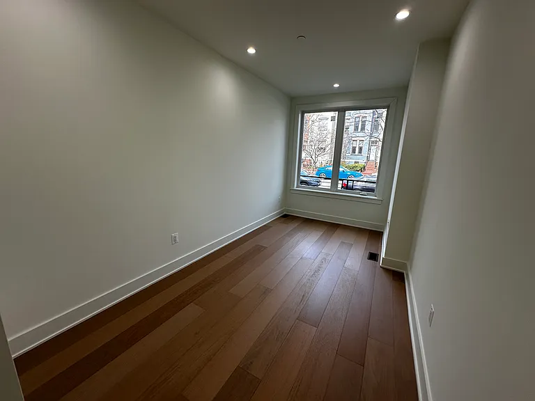 517 M St NE #1 — Photo 17