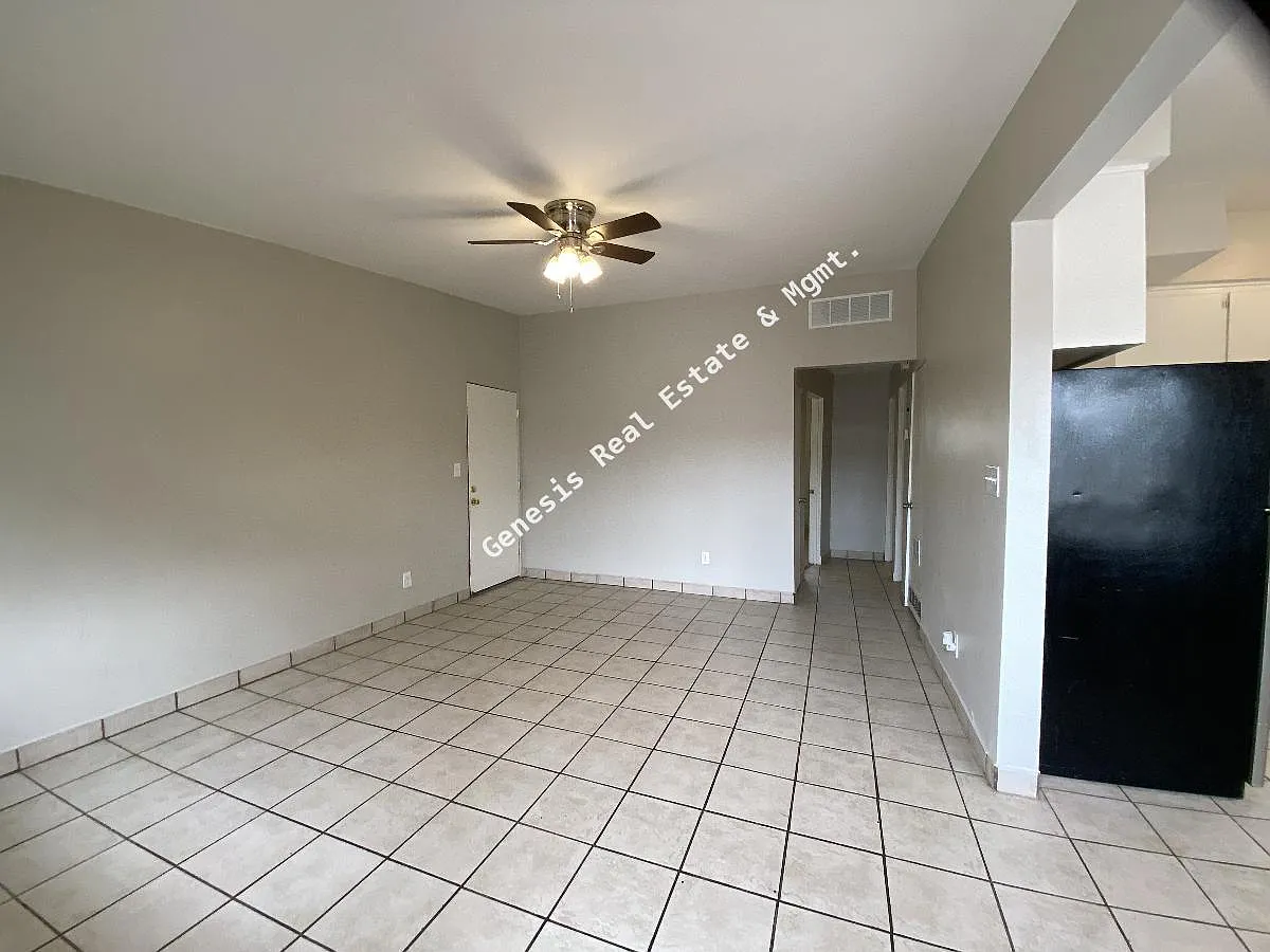 2 bed, 1.0 bath, 765 sqft, $995 — Photo 2