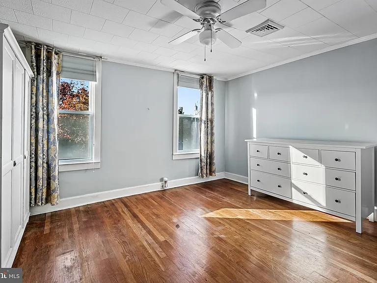 719 S Montford Ave — Photo 33