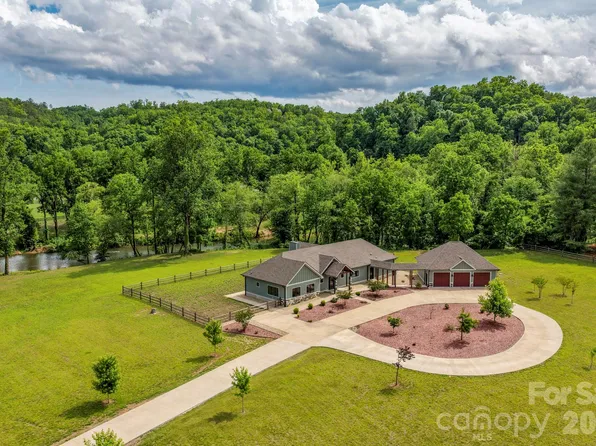 118 McOwenben Pass, Lake Lure, NC 28746
