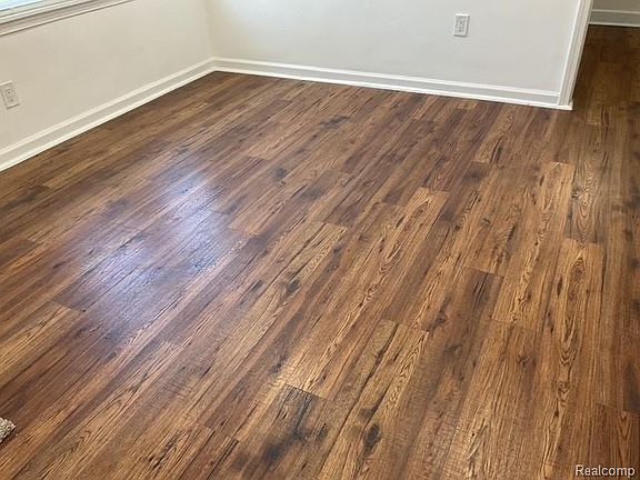 4th image of 7235 Maxwell Ave