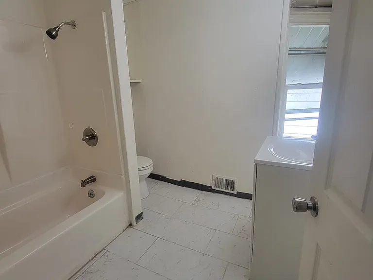 119 Eno St — Photo 9