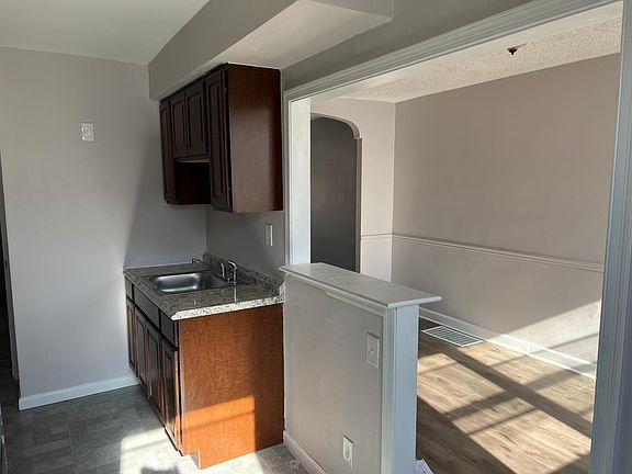 3rd image of 6661 Tackawanna St