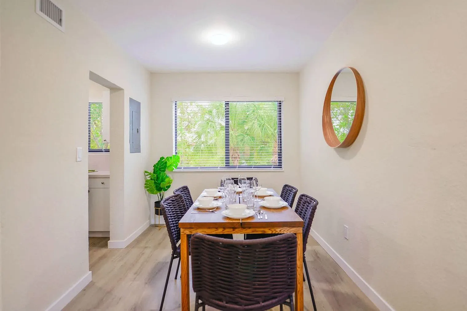 2 bed, 2.0 bath, 1270 sqft, $5,173 — Photo 3