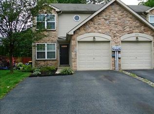 1076 Timberidge Ln, Allentown, PA 18106