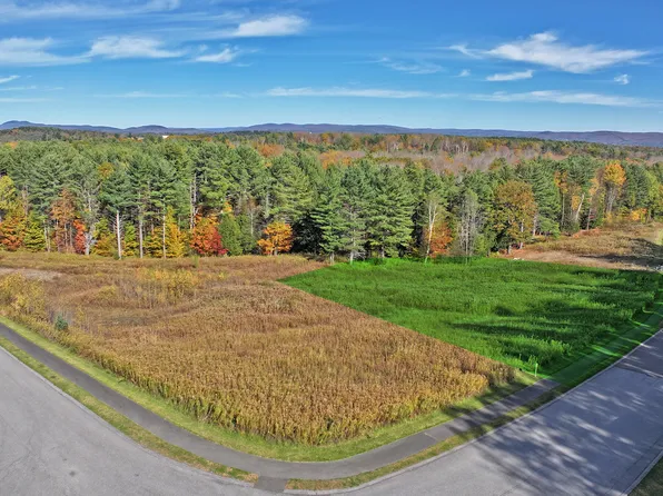 42 Old Farm Ln, Pittsfield, MA 01201