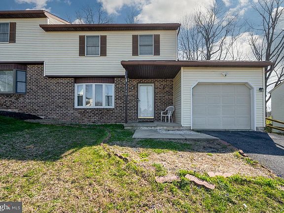 2nd image of 1740 Acorn Dr
