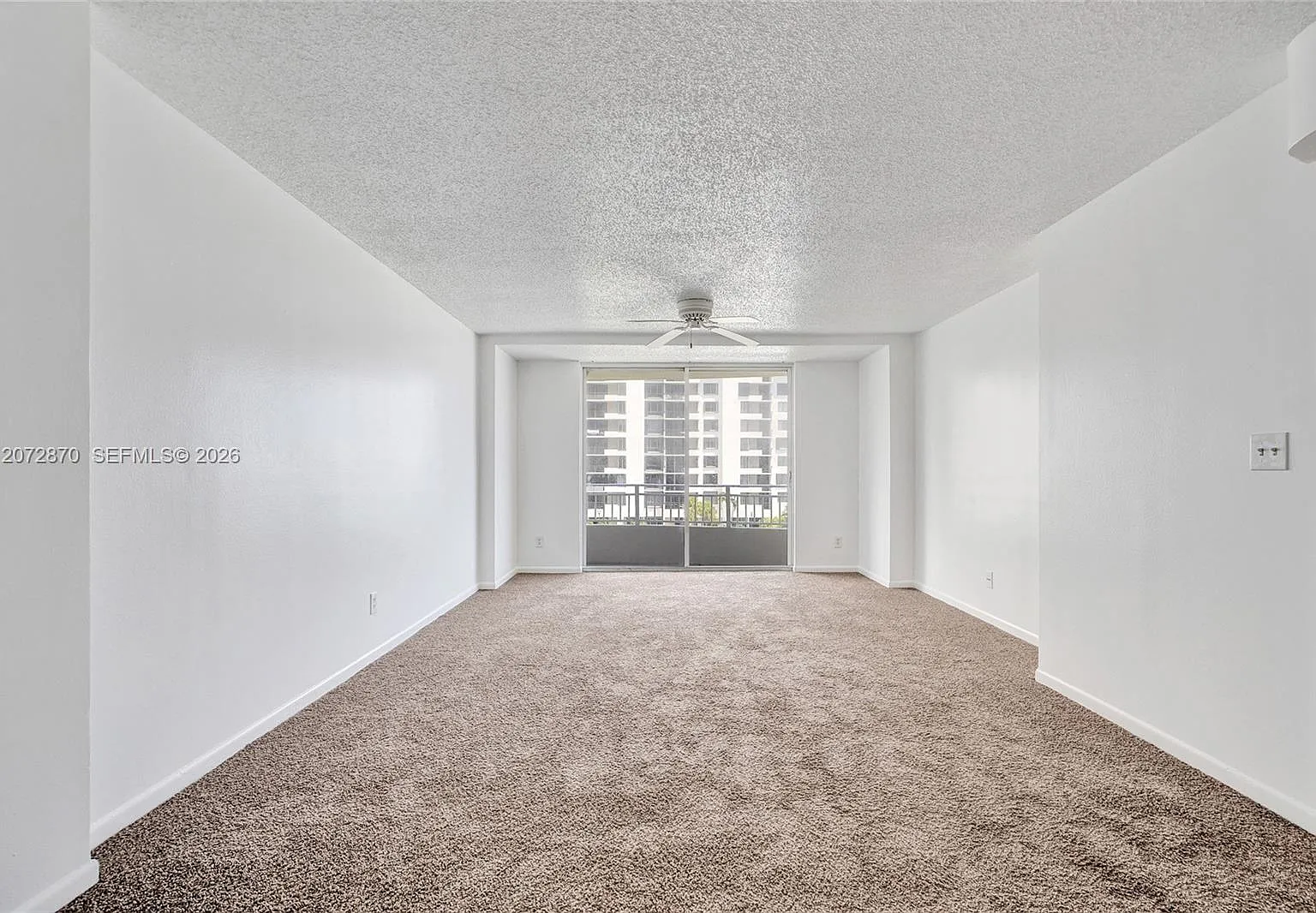 Isola Condo — Photo 3