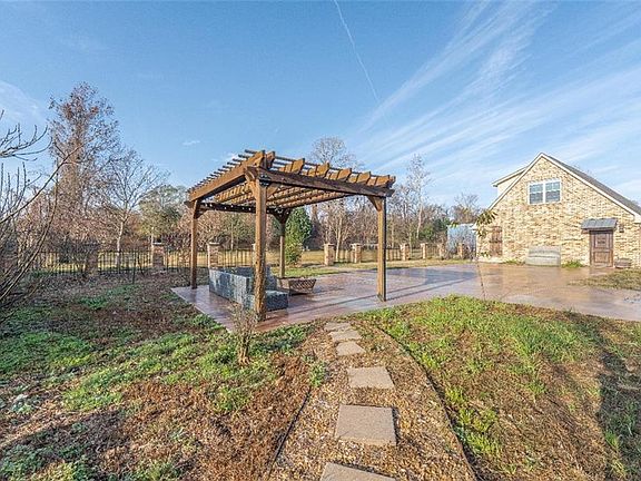 5th image of 1309 Anna Ln