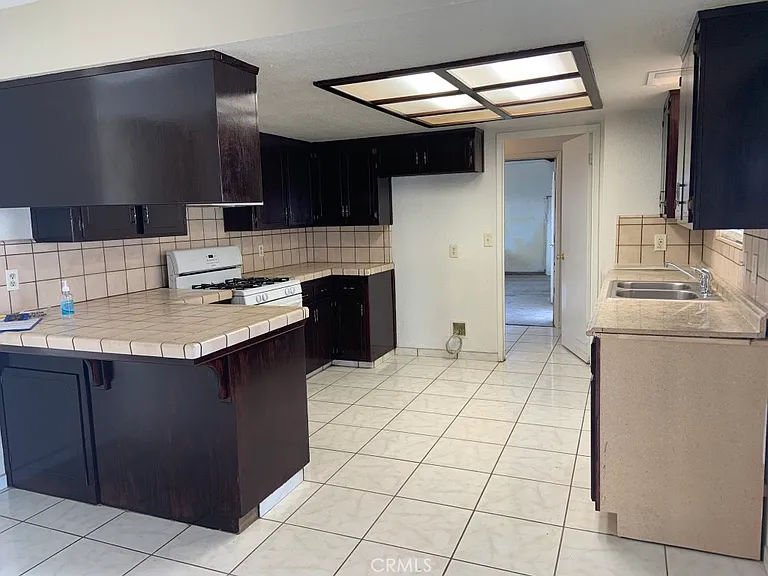 922 E Elm Ave — Photo 10
