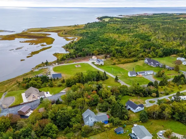 70 Hurricane Ln, Eastern Passage, NS B3G 1S3