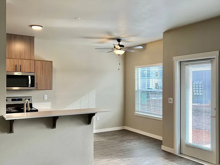 Eagle Pointe Apartments- Resort-Style Living in Albany — Photo 16