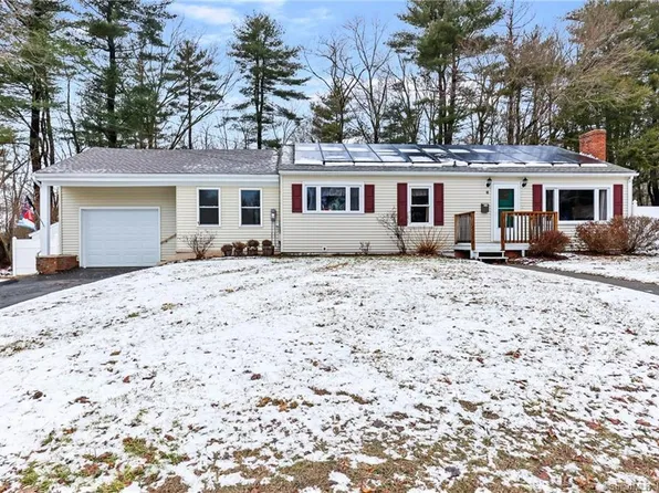 6 Chase Street, Putnam, CT 06260