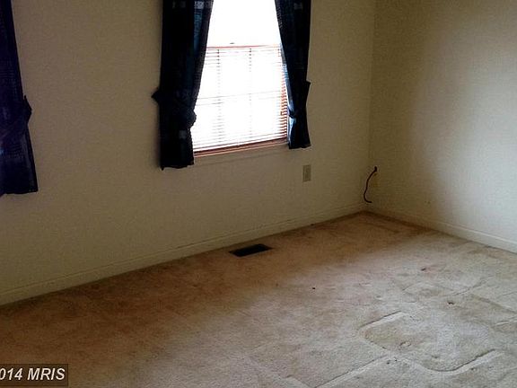 4th image of 305 Clydesdale Ct