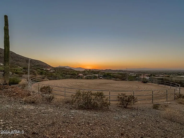 2715 W Cheyenne Dr — Photo 9