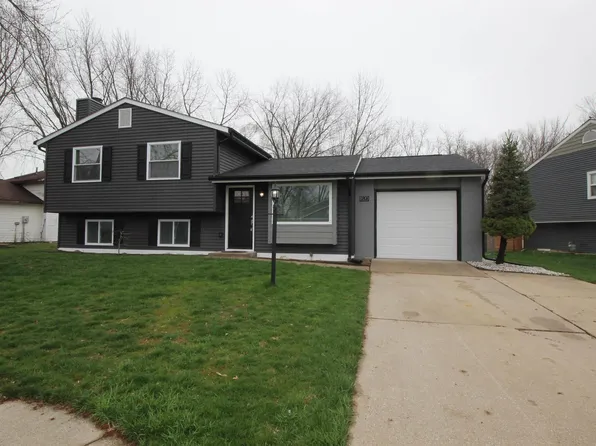 1820 Woodland Dr, Elkhart, IN 46514