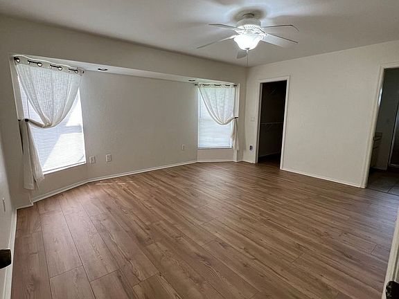 4th image of 704 NE 1st Ave