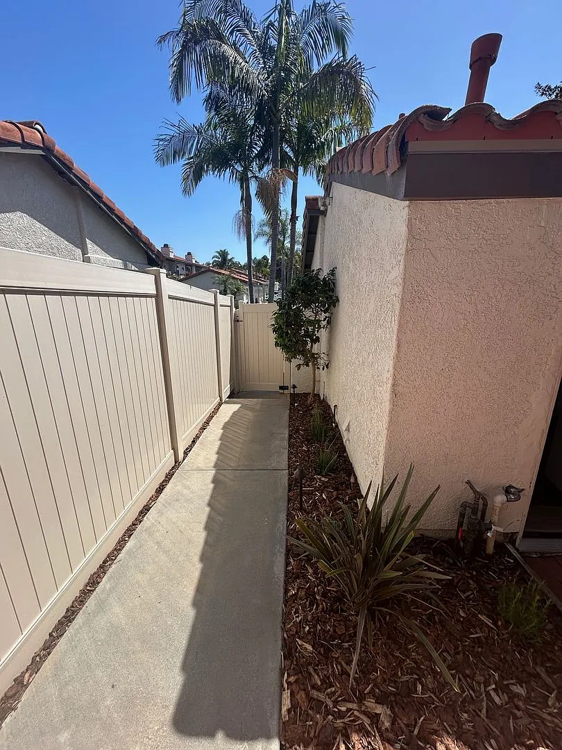 Charming 2 bed / 2 bath Townhome in Coastal Carlsbad - Available 11/26 — Photo 3