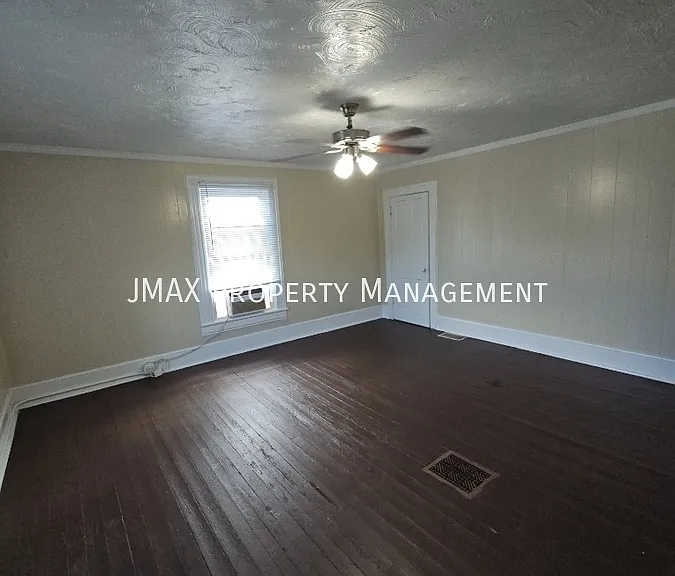 305 Meadow St — Photo 10