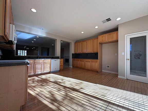 4th image of 937 Silverton Cir
