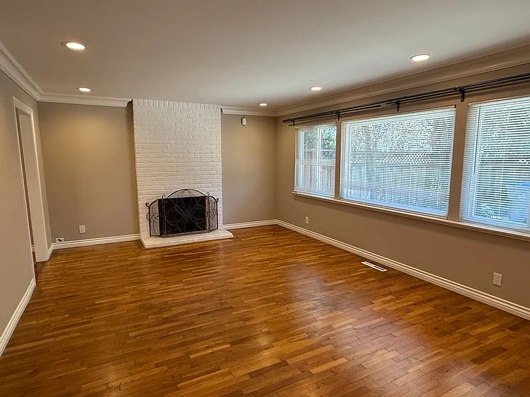 1694 Lyle Dr — Photo 6
