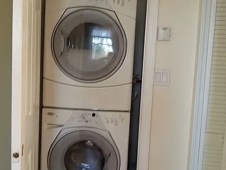 964 E 62nd St #3C — Photo 5