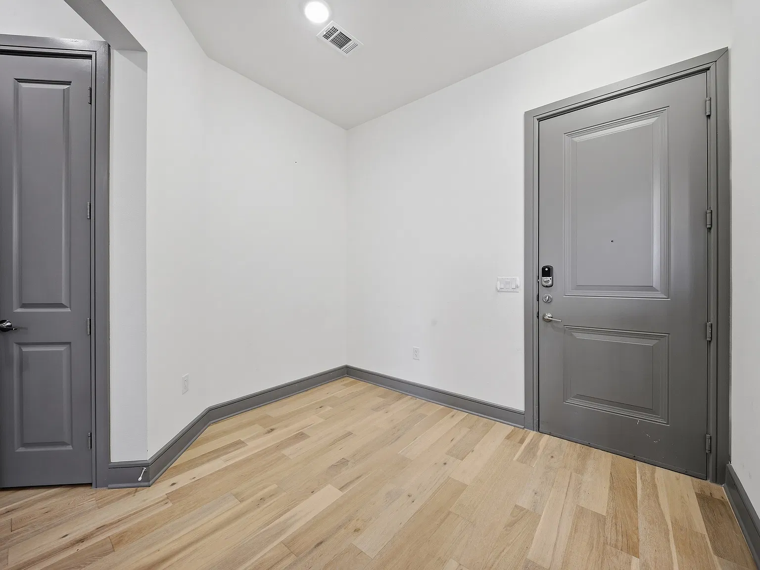 1 bed, 835 sqft, $1,800 — Photo 4