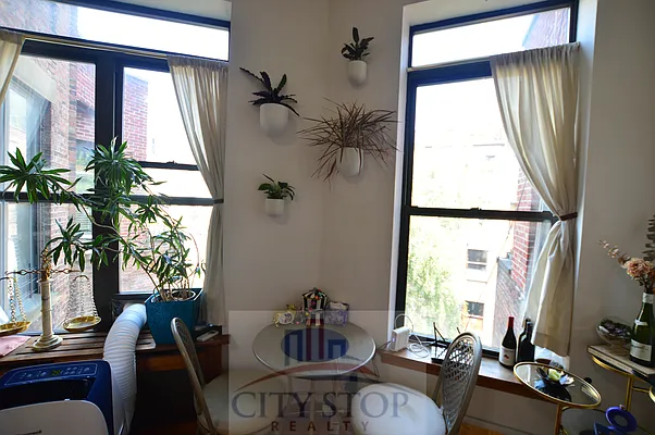 Rented by City Stop Realty | media 9