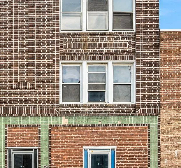 727 E Market St — Photo 2