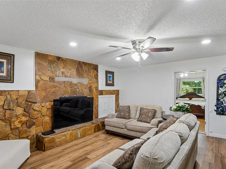 20424 Marguerite Rd — Photo 8