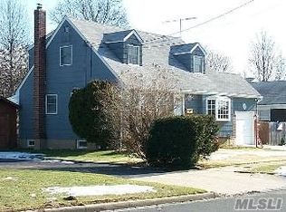 46 Crestwood Blvd, Farmingdale, NY 11735