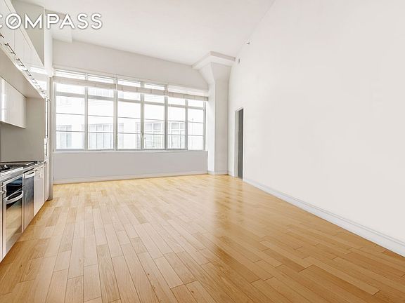 4th image of 27-28 Thomson Ave #421