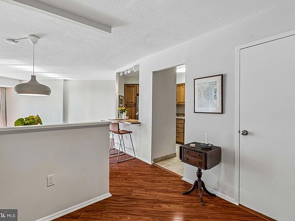 2nd image of 1420 Locust St #-18d