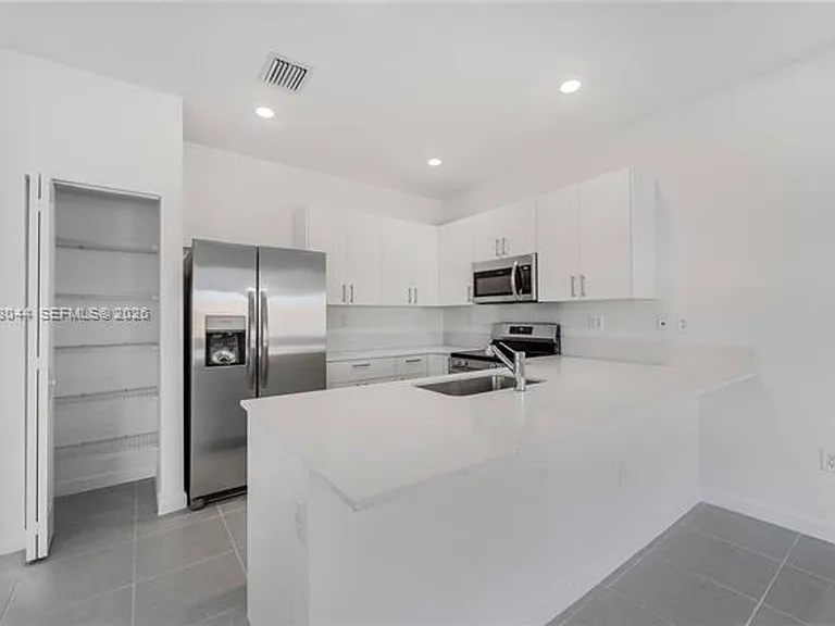 701 SE 13th Street Cir #Townhouse 701 — Photo 9