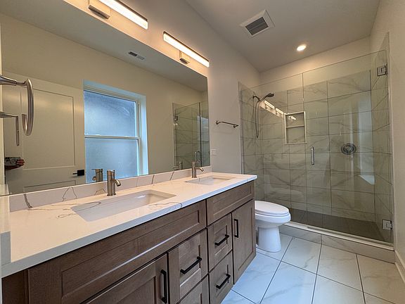 3rd image of 3023 W Ainslie St #1