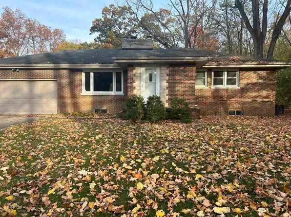 1510 S Ironwood Dr, Mishawaka, IN 46544