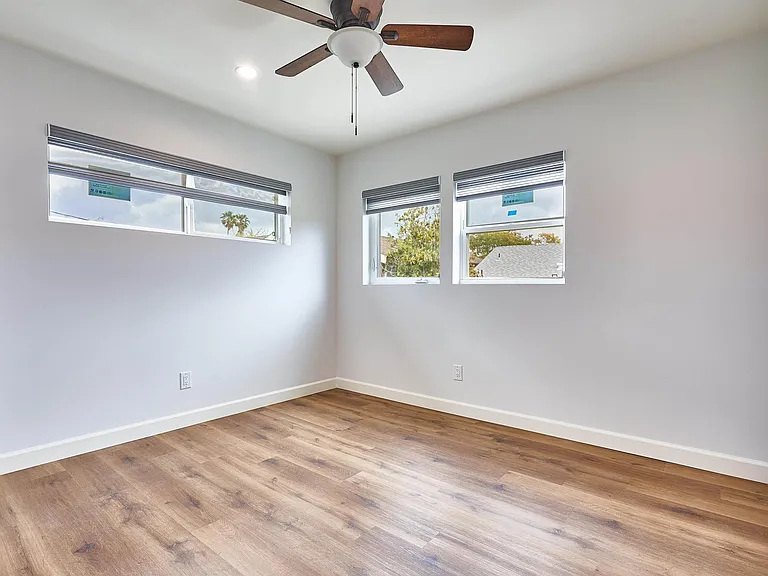 161 S Kingsley Dr — Photo 9